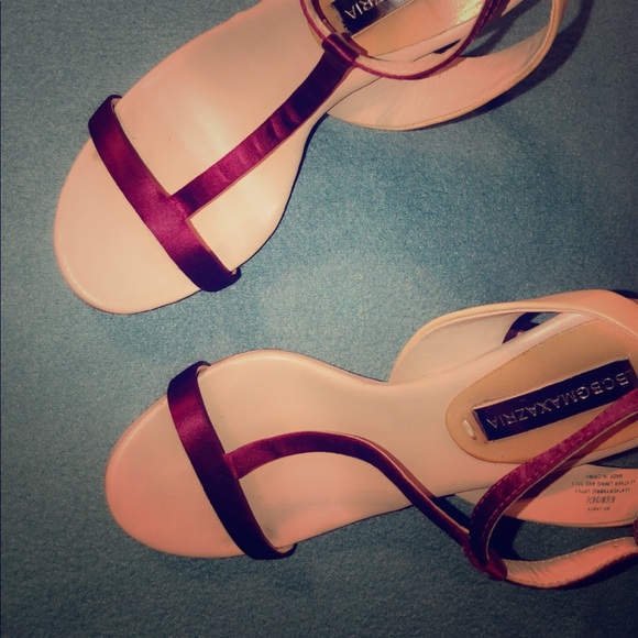 BCBG MaxAzria heels - Picture 1 of 8